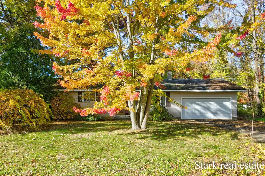 275 S 8th Avenue, Fruitport, MI 49415 - #2