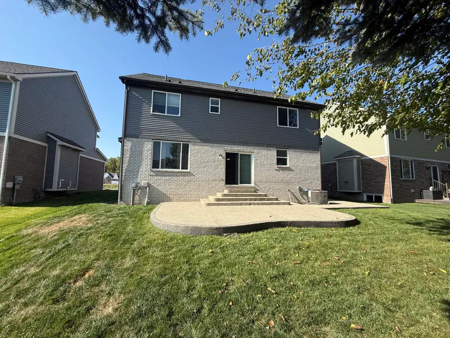 29371 Bayside Circle N, Chesterfield, MI 48047 - #2