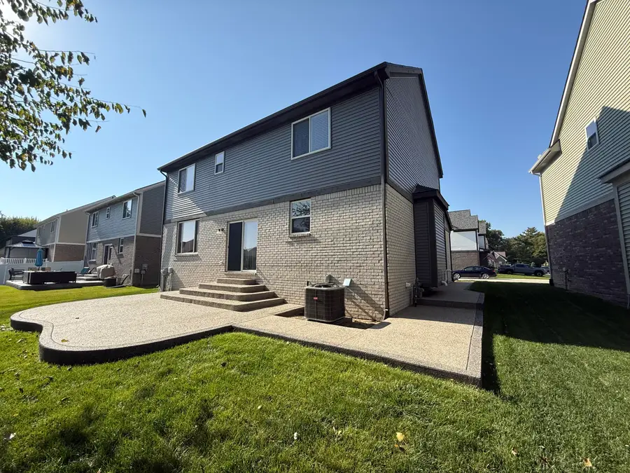 29371 Bayside Circle N, Chesterfield, MI 48047 - #3