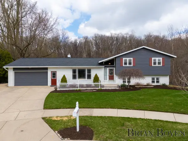 3434 Waterford Court Ne, Grand Rapids, MI 49525