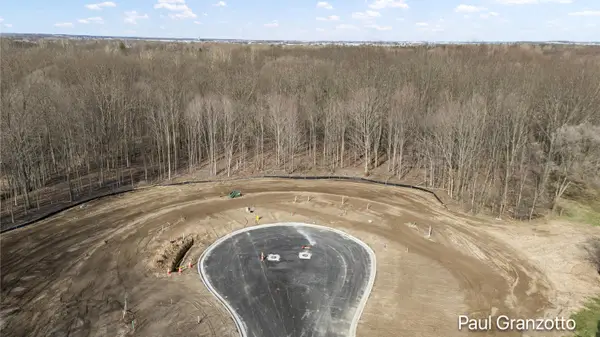 5530 Black Berry Bluff Ct, Kentwood, MI 49512