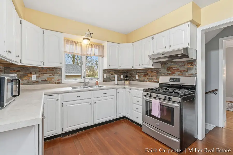 1107 N Michigan Avenue, Hastings, MI 49058 - #2