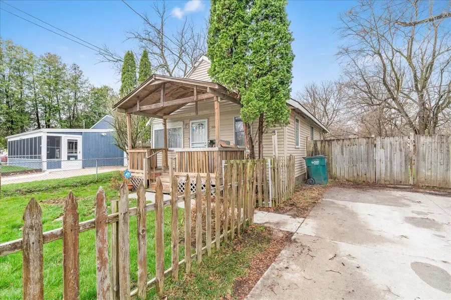 4924 Pleasant Grove Road, Lansing, MI 48910 - #2