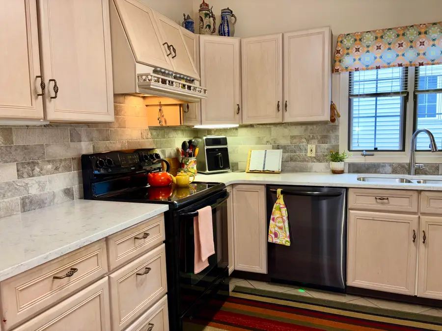 1019 Hidden Creek Drive #17, Norton Shores, MI 49441 - #3