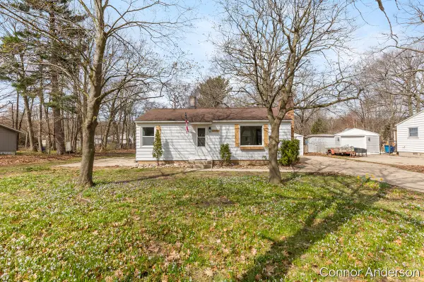 15403 Pine Street, Grand Haven, MI 49417