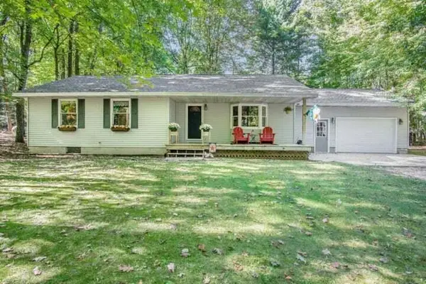 5771 Wintergreen Road, Pentwater, MI 49449