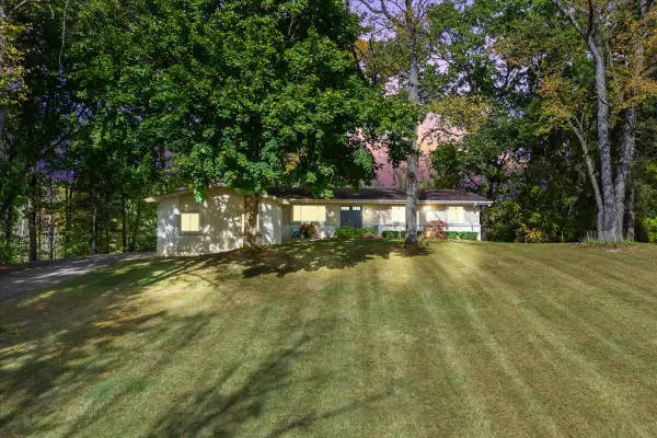 10932 Green Oaks Drive, South Lyon, MI 48178