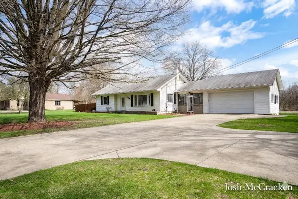 846 Lincoln Lake Avenue Se, Lowell, MI 49331