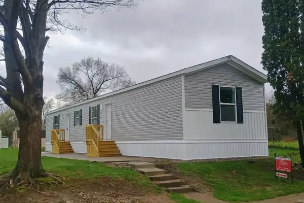 1206 Carl Court, Plainwell, MI 49080