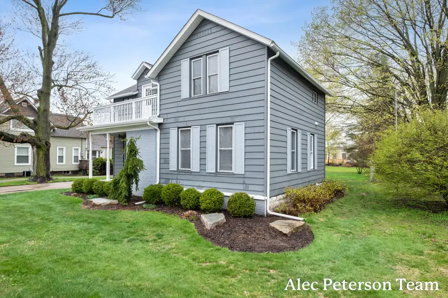 107 W Main Avenue, Zeeland, MI 49464 - #3