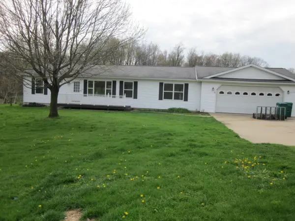 77596 County Road 652, Lawton, MI 49065