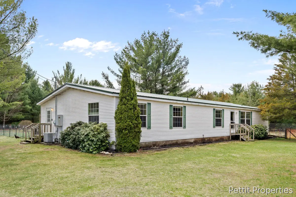 4584 E Valeries Way Street, Newaygo, MI 49337 - #1