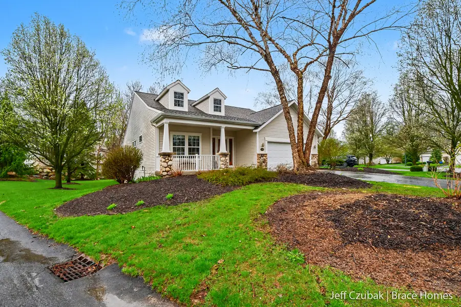 3550 Mill Point Drive Se, Kentwood, MI 49512 - #3