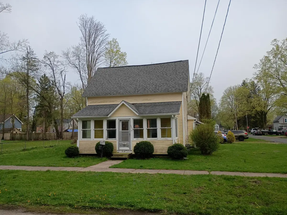 109 E Cass Street, Bangor, MI 49013 - #1
