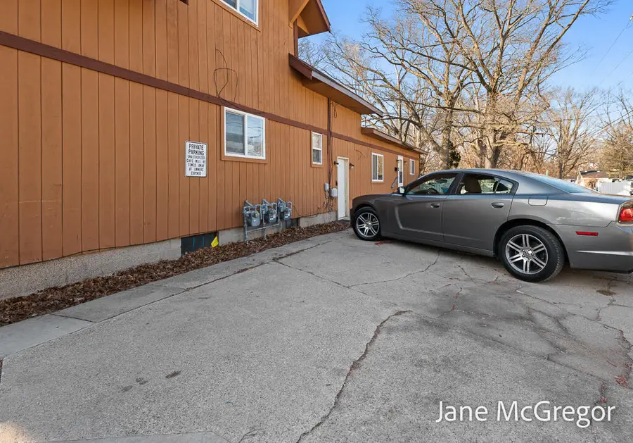 414 E Hackley Avenue, Muskegon, MI 49444 - #3