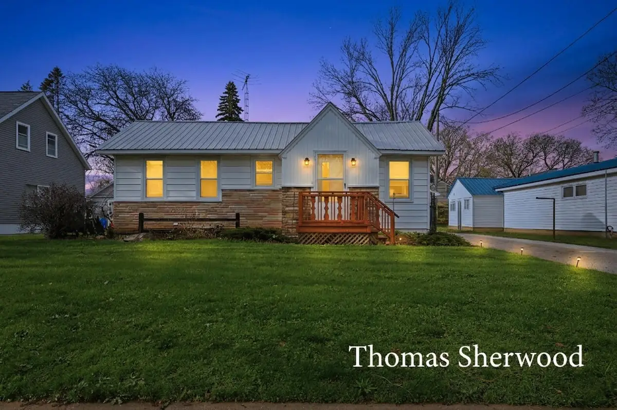 409 W Oak Street, Fremont, MI 49412 - #1