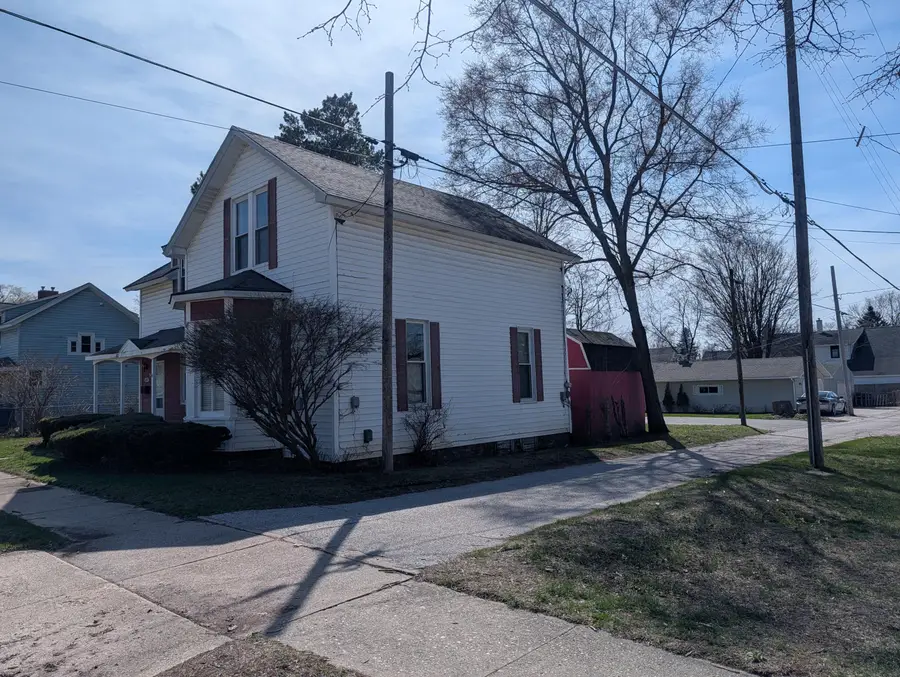 208 S Washington Avenue, Ludington, MI 49431 - #2