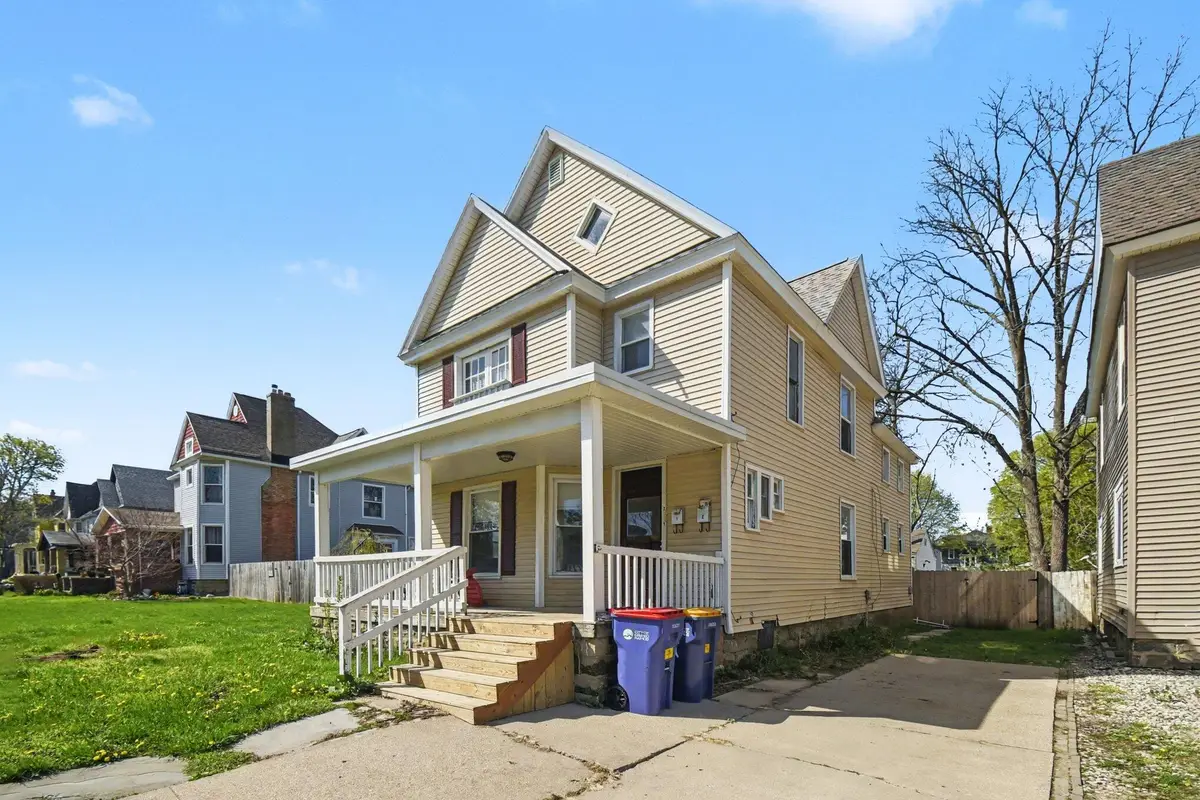 1043 Bridge Street Nw, Grand Rapids, MI 49504 - #1