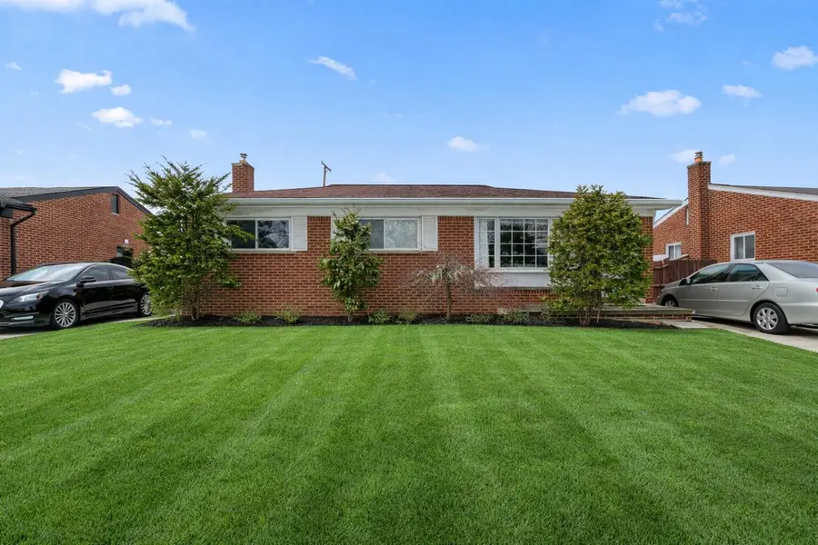 5845 Plainfield Street, Dearborn Heights, MI 48127 - #3