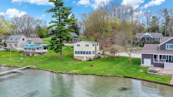 425 Oakwood Avenue, Clarklake, MI 49234