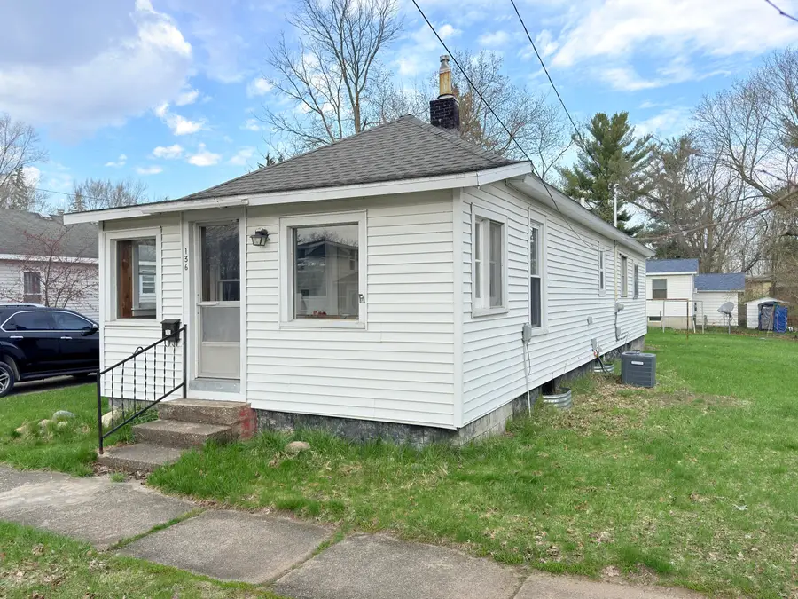 136 W 5th Avenue, Reed City, MI 49677 - #2