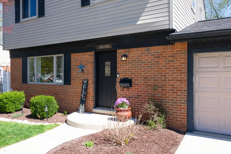 38202 Tottenham Road, Sterling Heights, MI 48312 - #2
