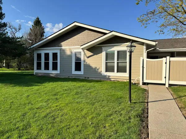 39613 Village Wood Lane, Novi, MI 48375