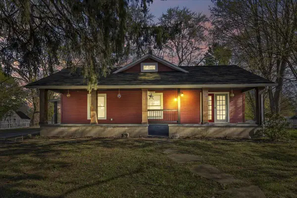 692 W Bridge Street, Plainwell, MI 49080