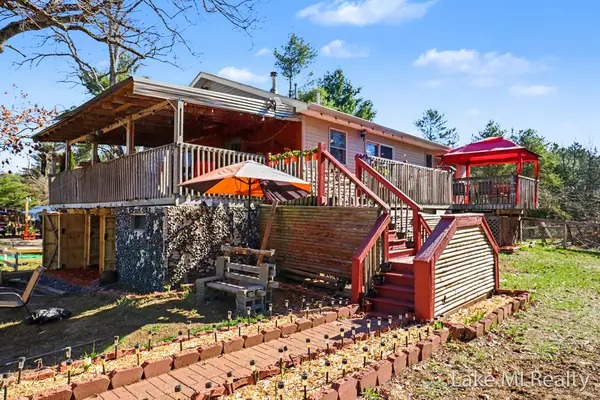 1889 E 40th Street, White Cloud, MI 49349