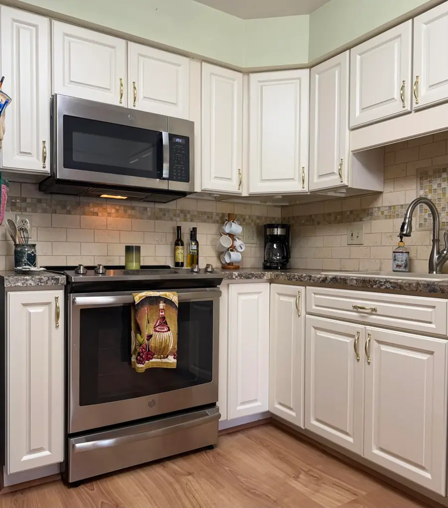 37526 N Laurel Park Drive, Livonia, MI 48152 - #2