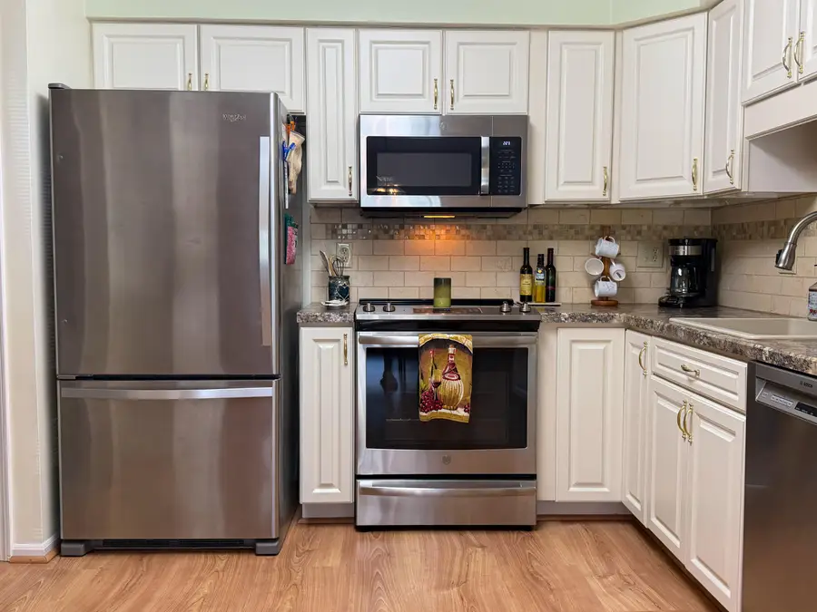 37526 N Laurel Park Drive, Livonia, MI 48152 - #3