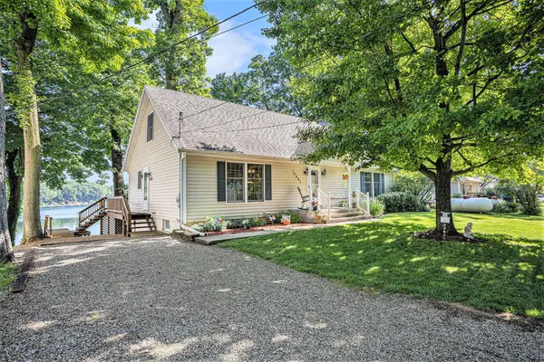 15891 Lakeview Drive, Buchanan, MI 49107