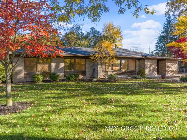 2727 Cascade Road Se, Grand Rapids, MI 49506