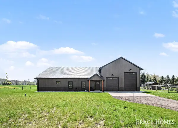 3414 144th Avenue, Dorr, MI 49323