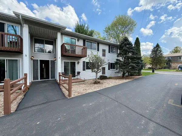 682 W Middle Street #Unit 4, Chelsea, MI 48118