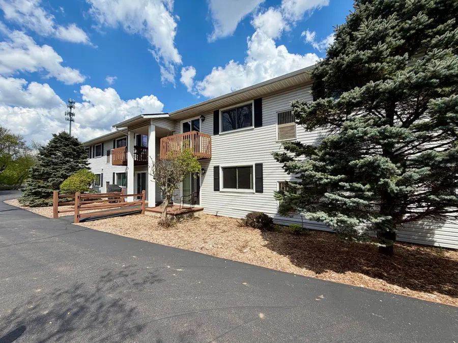 682 W Middle Street #Unit 4, Chelsea, MI 48118 - #2