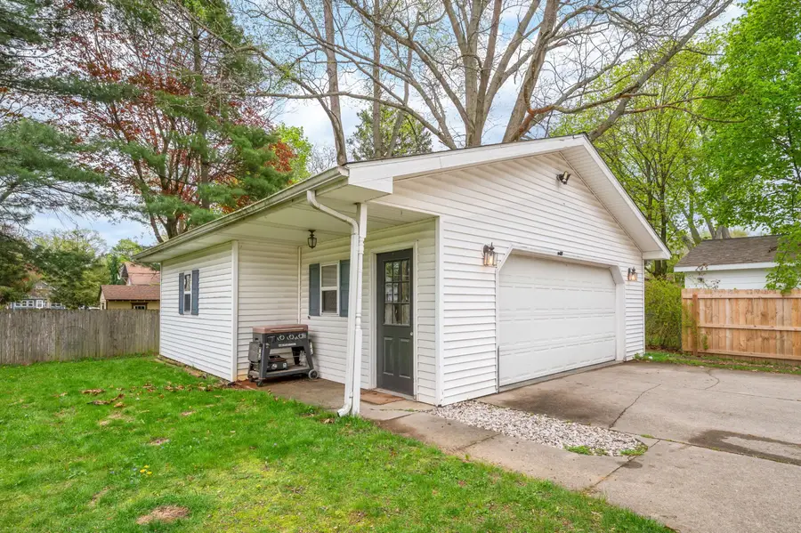 108 N Cayuga Street, Buchanan, MI 49107 - #3