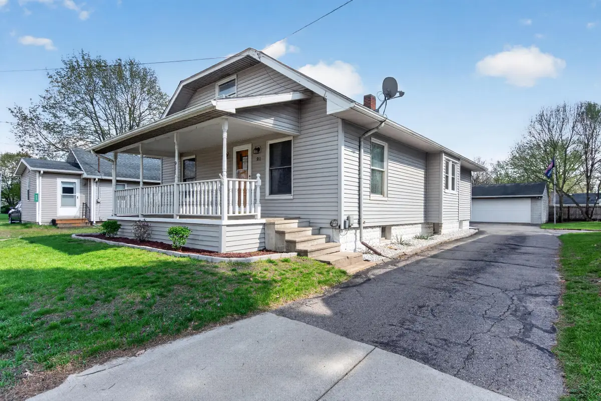 911 E Mcdevitt Avenue, Jackson, MI 49203 - #1