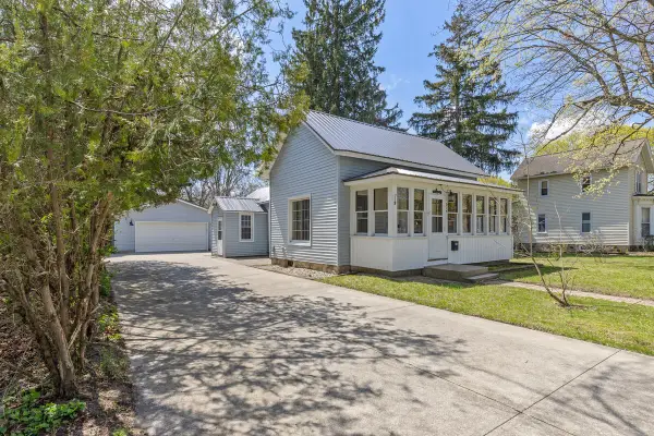 315 E Coffren Avenue, Greenville, MI 48838