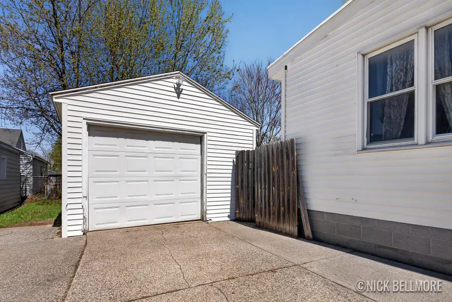 1049 Buckingham Street Sw, Wyoming, MI 49509 - #3