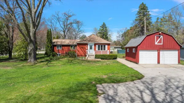 950 W Giles Road, Muskegon, MI 49445