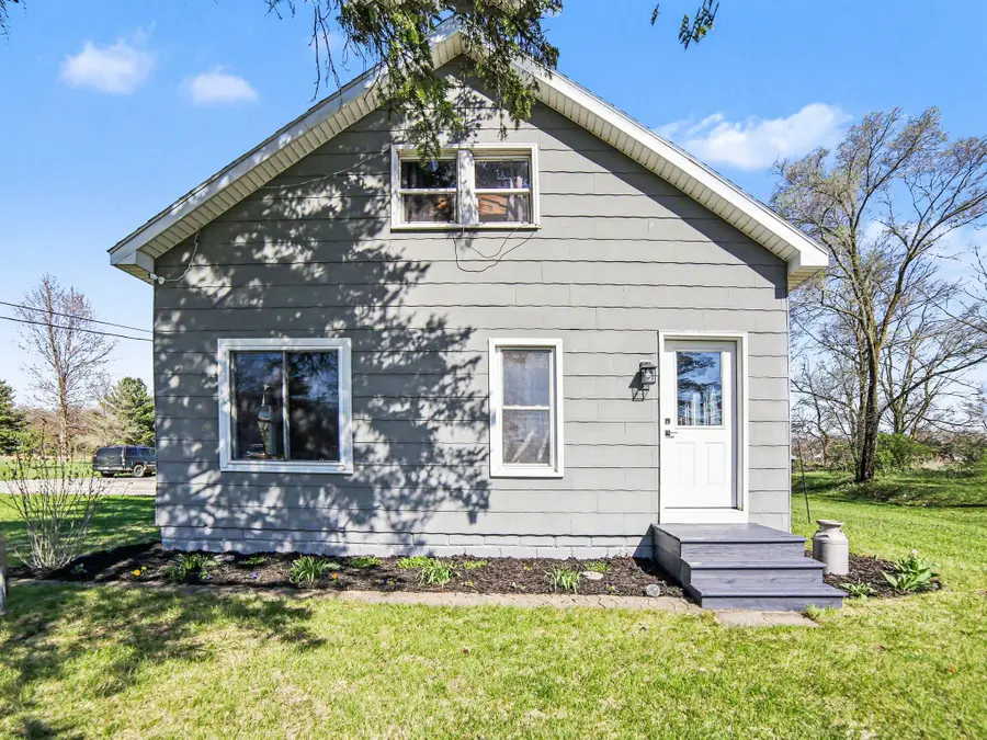 924 S Wolf Lake Road, Muskegon, MI 49442 - #3