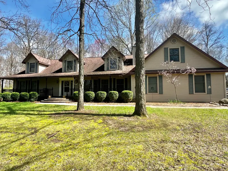 1401 Meadow Lane, Hillsdale, MI 49242 - #2