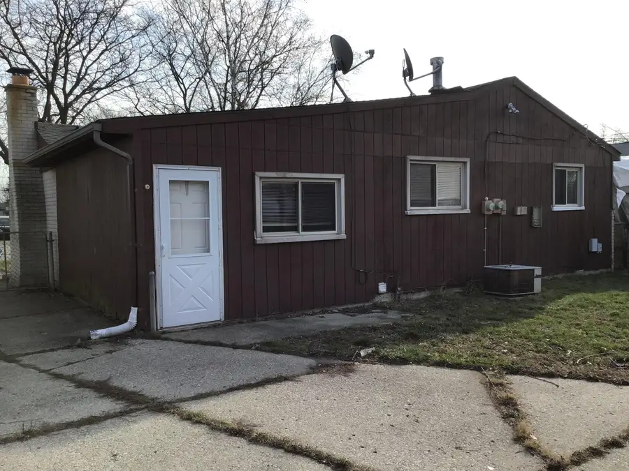 9458 Chamberlain Street, Romulus, MI 48174 - #3