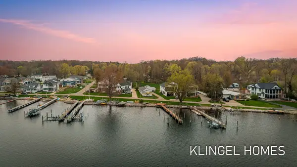 16527 Lakeview Street, Spring Lake, MI 49456