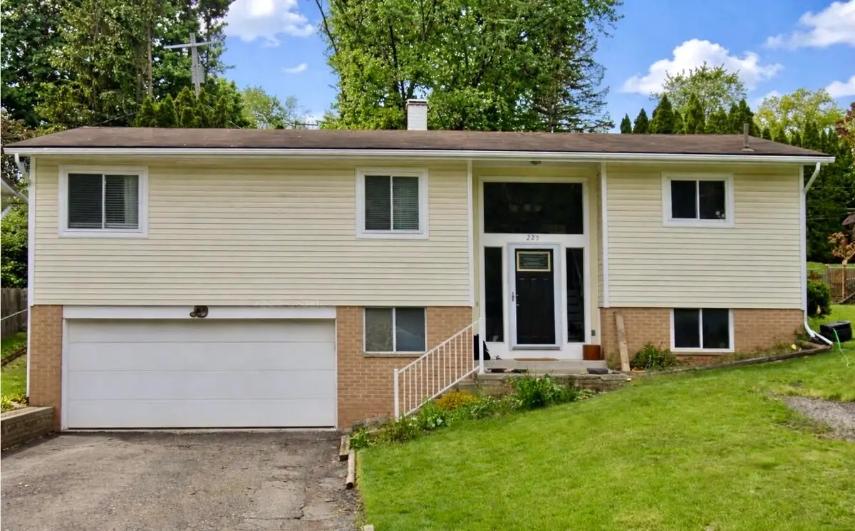 225 Valley Drive, Ypsilanti, MI 48197 - #1