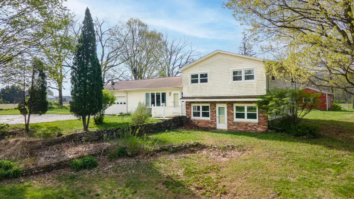 9027 W V Avenue, Schoolcraft, MI 49087 - #1