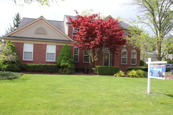 48871 Manhattan Circle, Canton, MI 48188