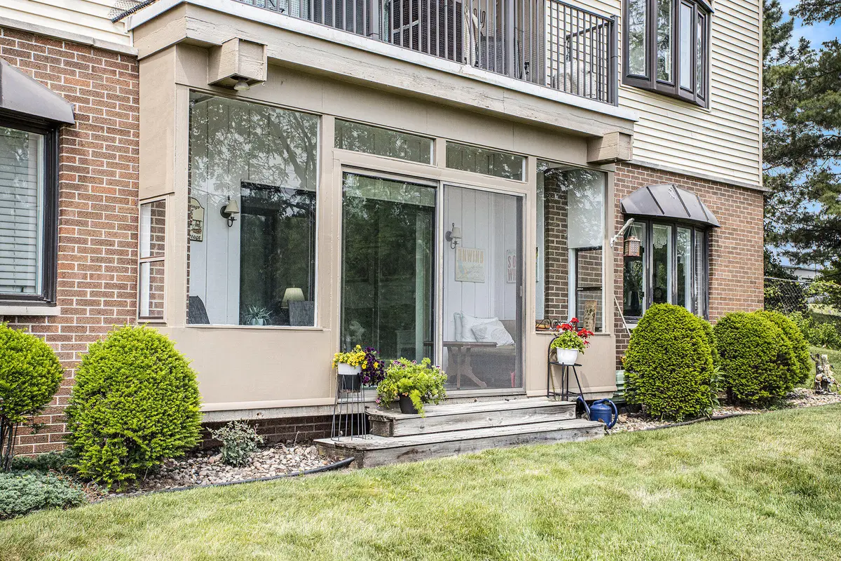 225 W Columbia Avenue #6, Battle Creek, MI 49015 - #1