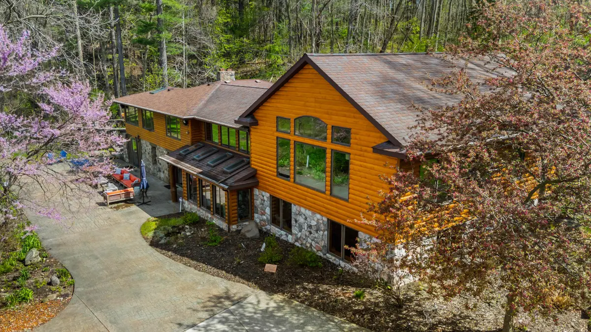 3500 Journeys End Drive, Hillsdale, MI 49242 - #1